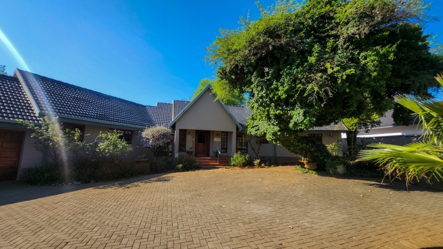 5 Bedroom Property for Sale in Wilkoppies North West